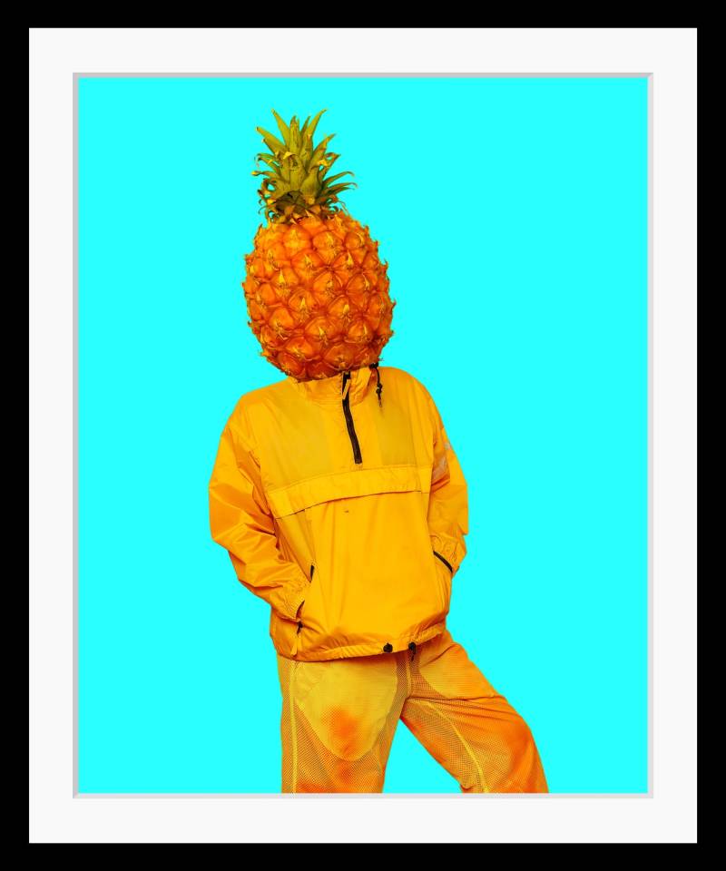 queence Bild »Jeremy«, Obst-Obst Bilder-Ananas-Humor-Menschen, HD Premium Poster-Druck inkl. Holzrahmen von queence