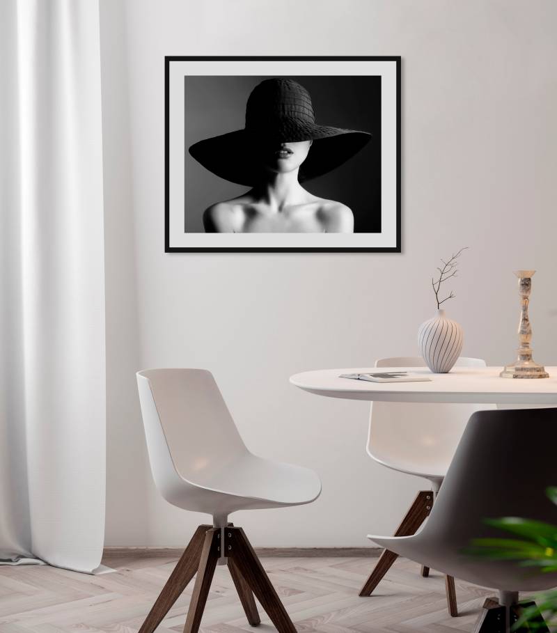 queence Bild »Lara«, Frau-Bilder von Frauen-Schwarz-Weiss-Kunst-Foto, (1 St.), HD Premium Poster-Druck inkl. Holzrahmen von queence