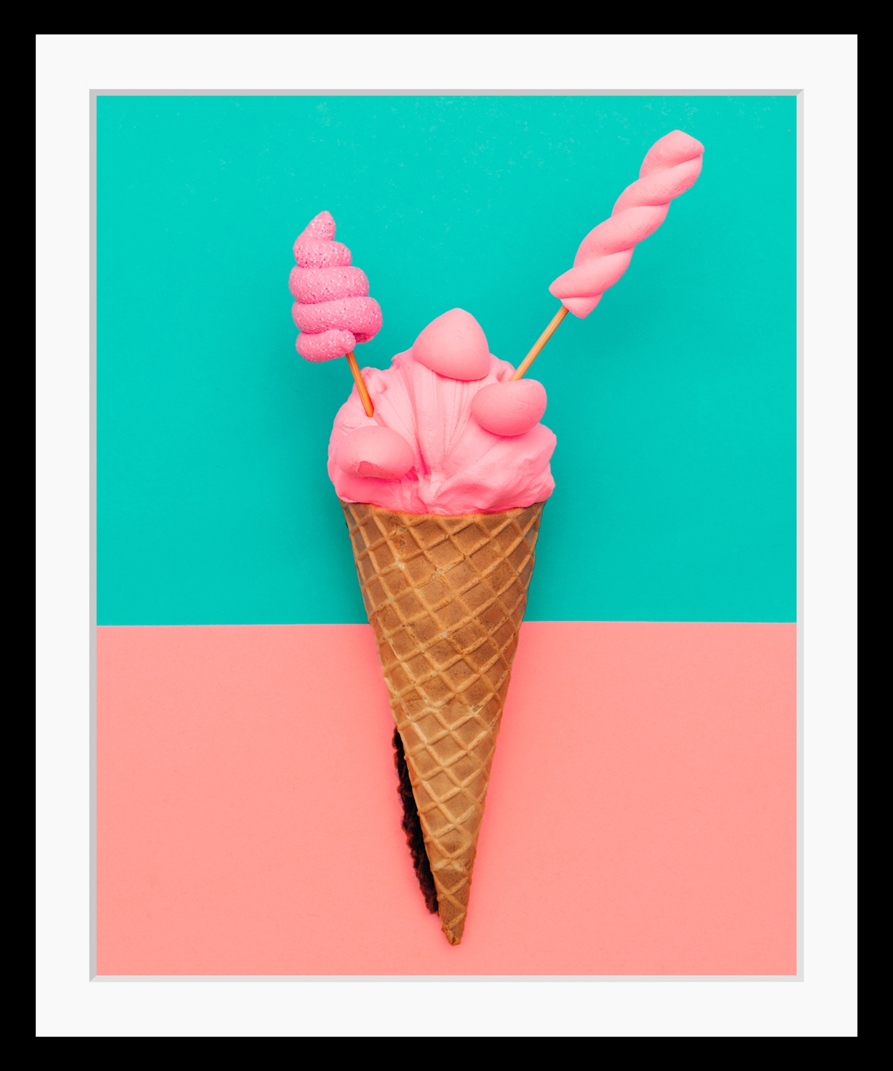 queence Bild »Olivia«, Eis-Süssigkeiten-Süssspeisen-Humor-Lebensmittel-Abstrakt, HD Premium Poster-Druck inkl. Holzrahmen queence Bild »Olivia«, Eis-Süssigkeiten-Süssspeisen-Humor-Lebensmittel-Abstrakt, HD Premium Poster-Druck inkl. Holzrahmen von queence