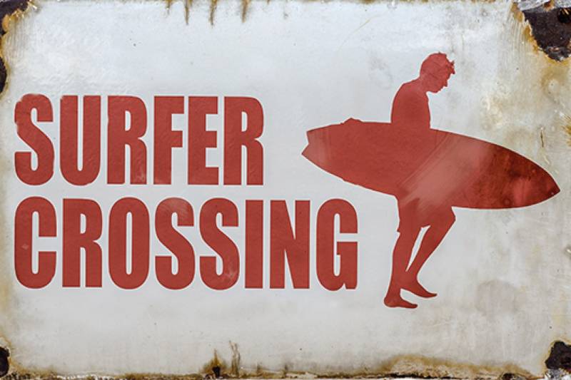 queence Metallbild »SURFER CROSSING«, Sprüche & Texte, Blechschilder von queence