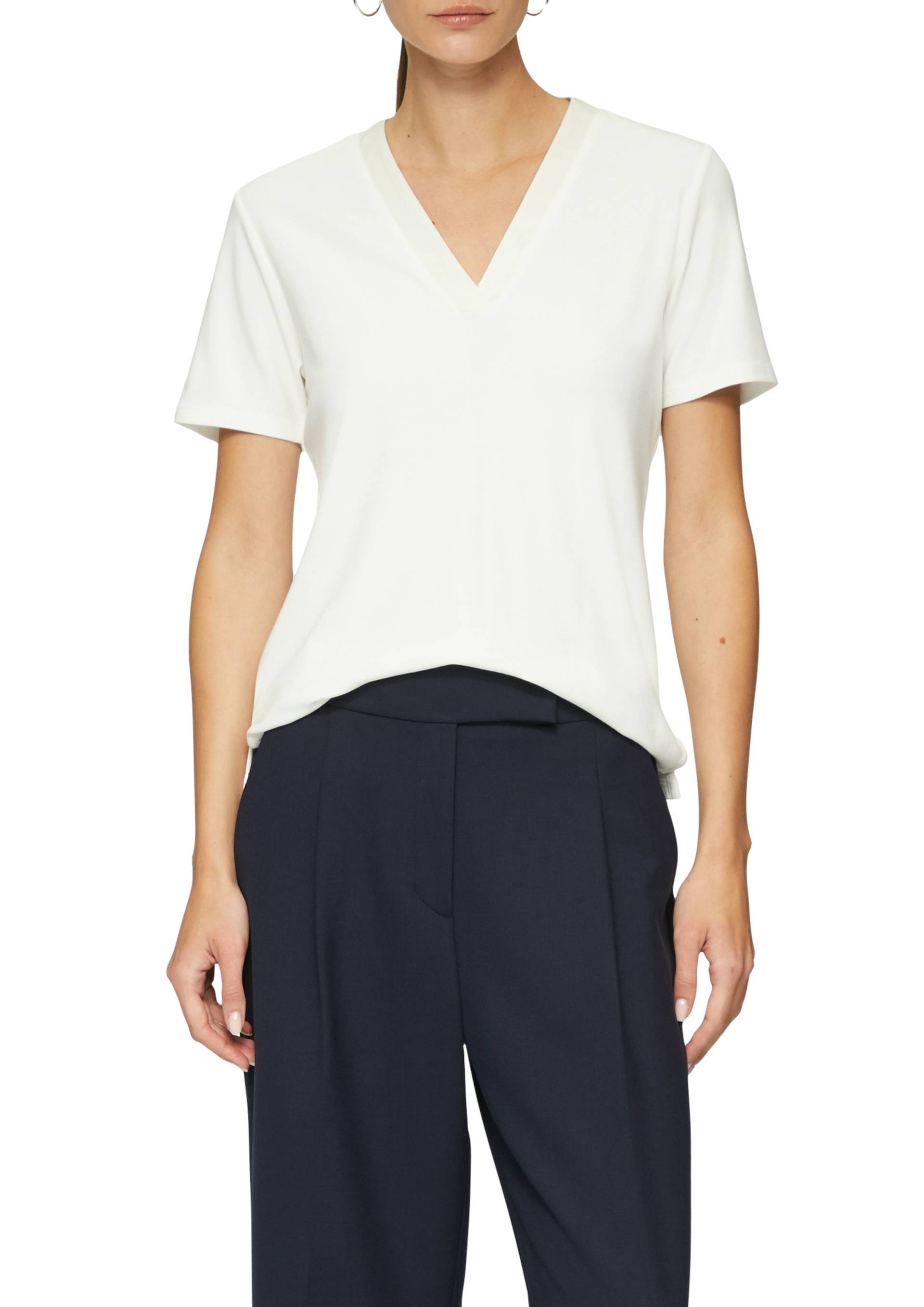 s.Oliver BLACK LABEL T-Shirt, mit satiniertem V-Ausschnitt s.Oliver BLACK LABEL T-Shirt, mit satiniertem V-Ausschnitt von s.Oliver BLACK LABEL