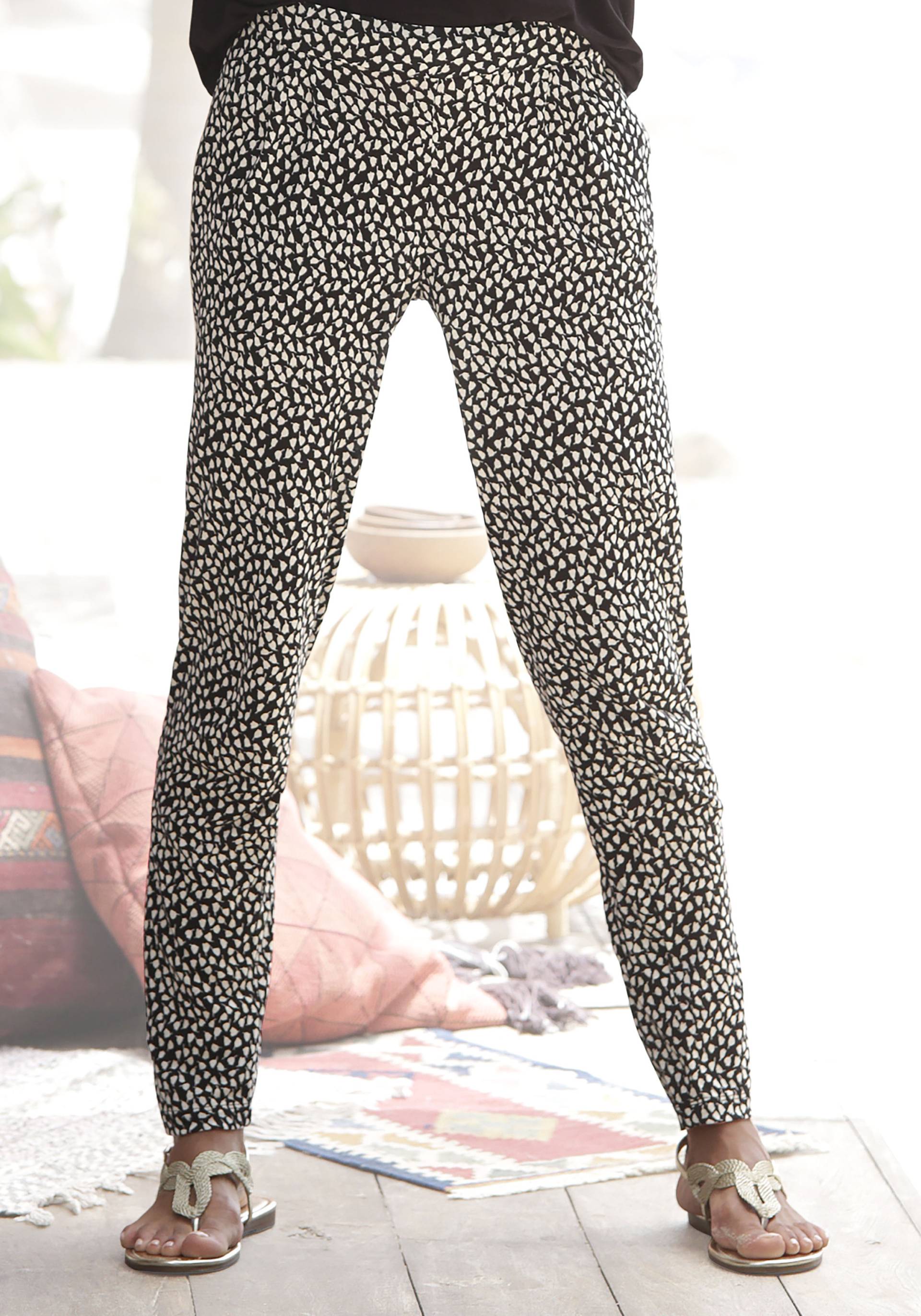 s.Oliver Strandhose, mit Blumendruck und Taschen, leichte Jerseyhose s.Oliver Strandhose, mit Blumendruck und Taschen, leichte Jerseyhose von s.Oliver