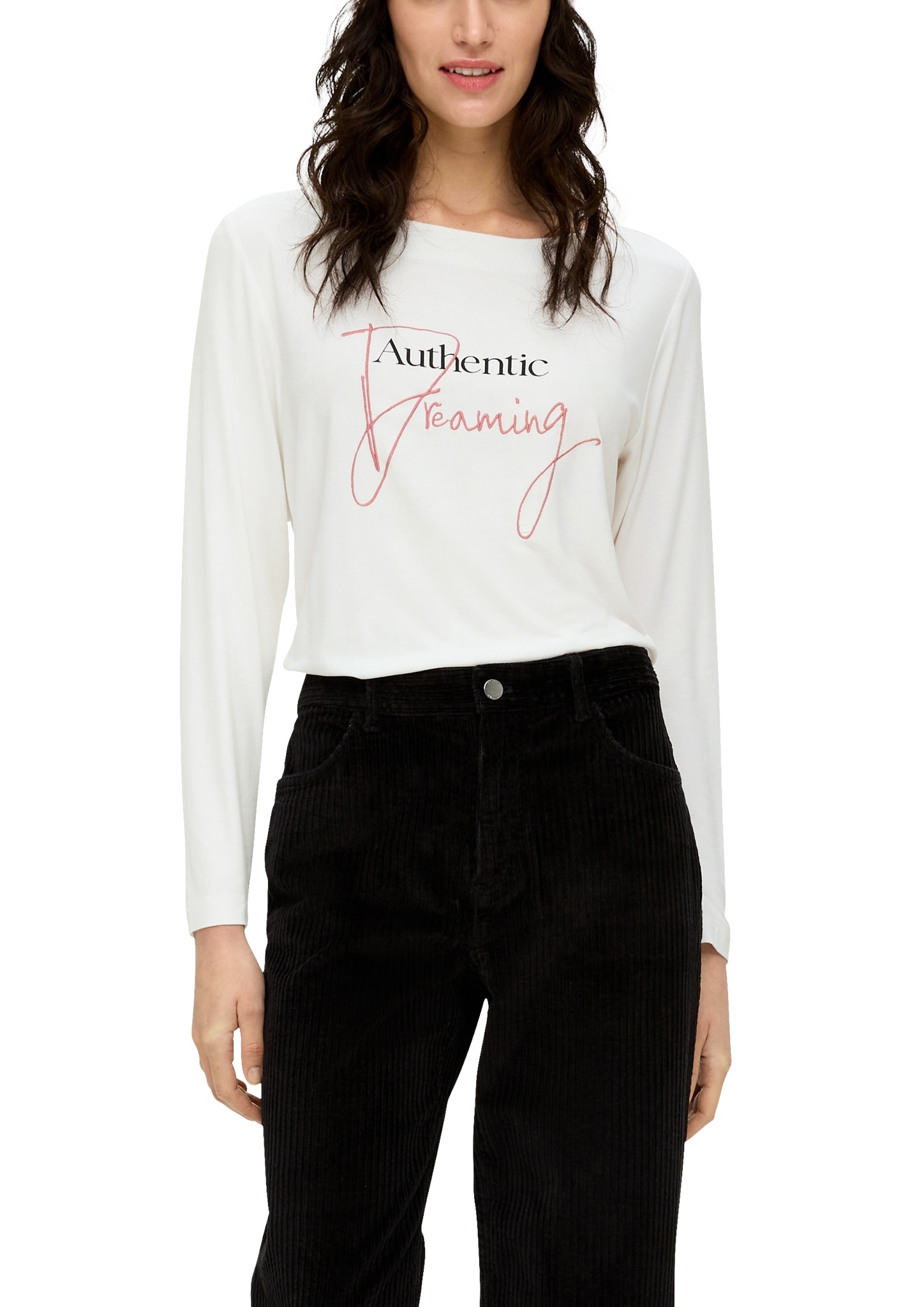 s.Oliver Longsleeve, mit grossem Schriftzug auf der Brust s.Oliver Longsleeve, mit grossem Schriftzug auf der Brust von s.Oliver