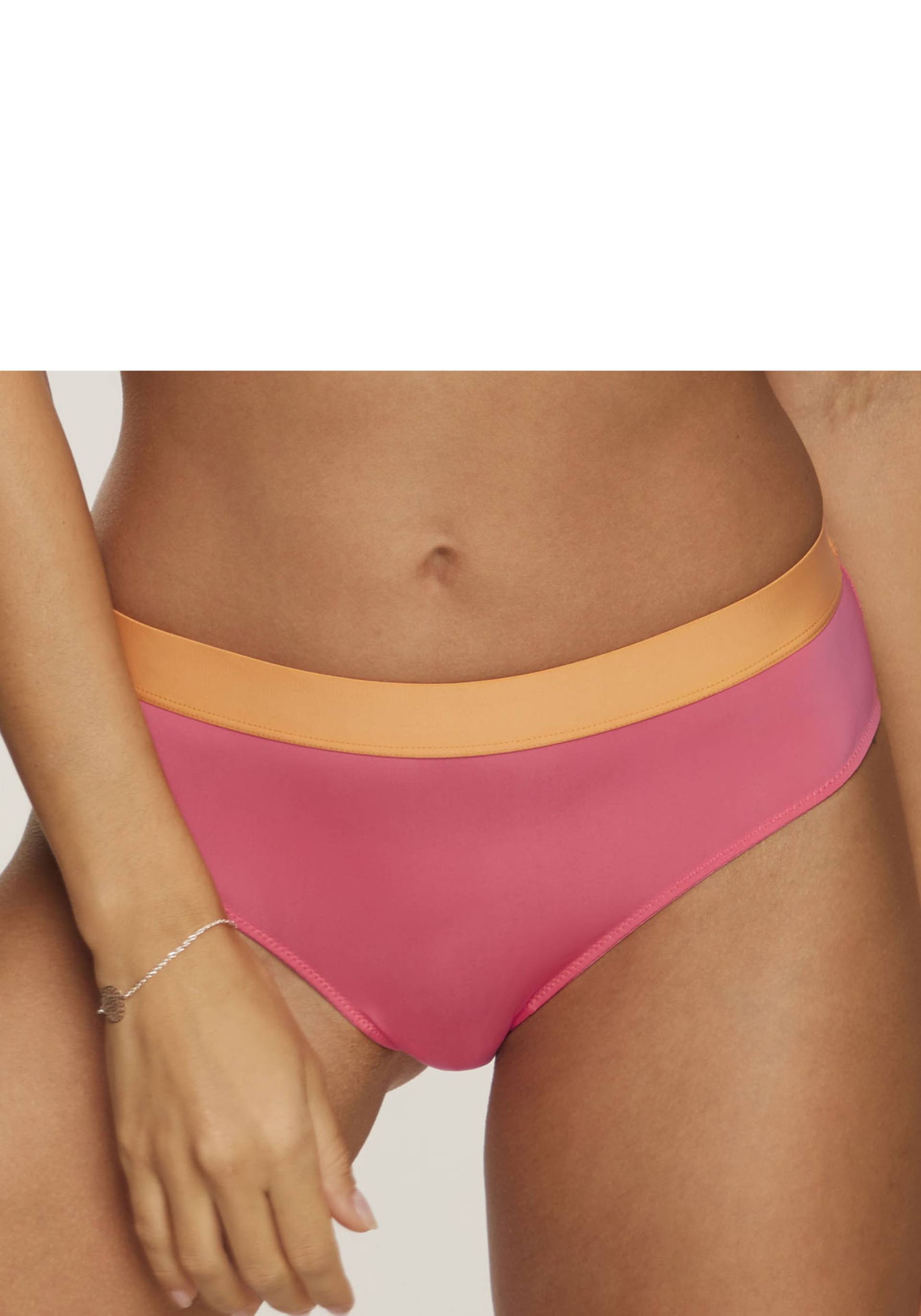 s.Oliver Panty »Clemence«, hinten mit schöner, graphischer Spitze s.Oliver Panty »Clemence«, hinten mit schöner, graphischer Spitze von s.Oliver