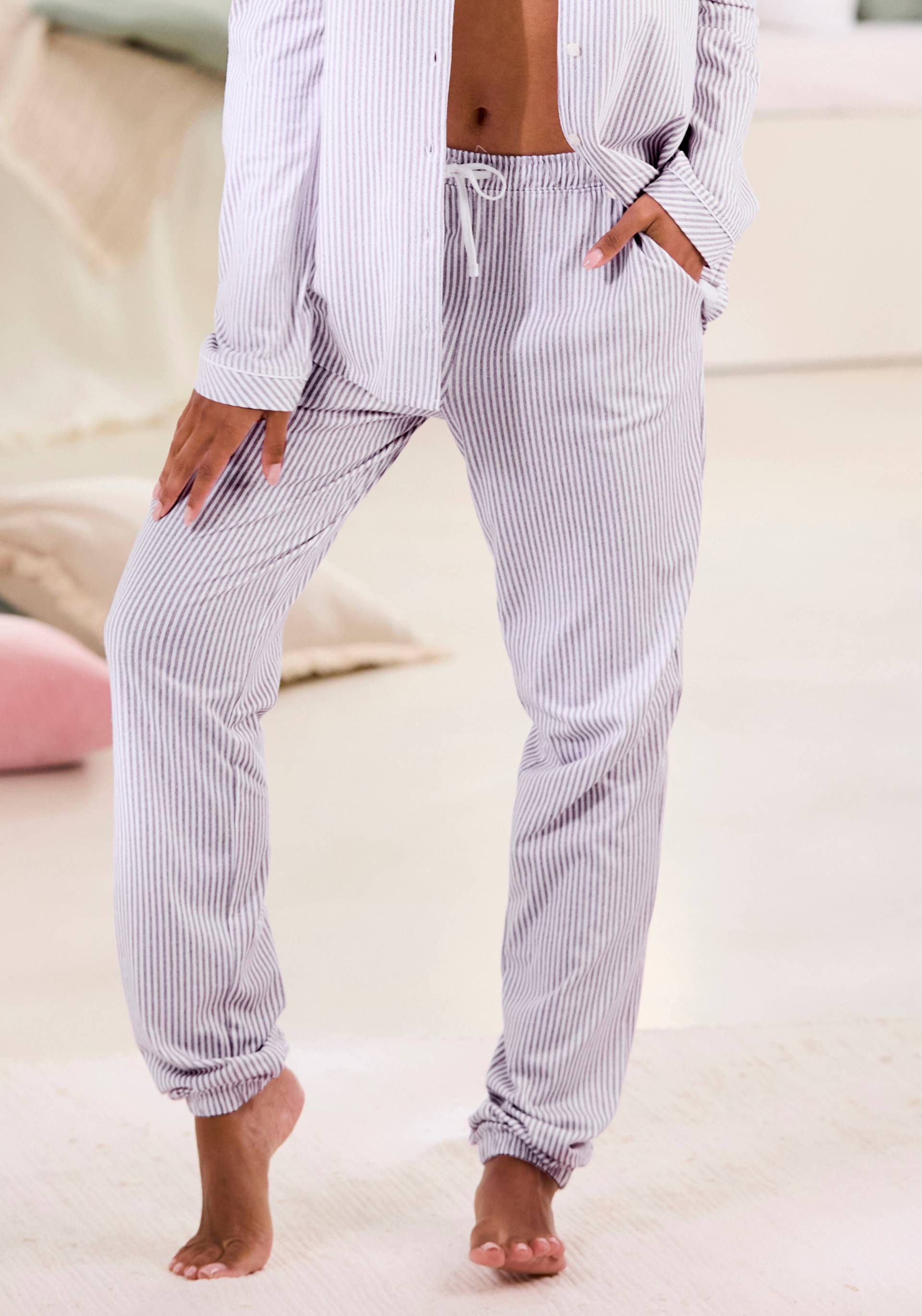 s.Oliver Pyjamahose, mit seitlichen Eingrifftaschen s.Oliver Pyjamahose, mit seitlichen Eingrifftaschen von s.Oliver
