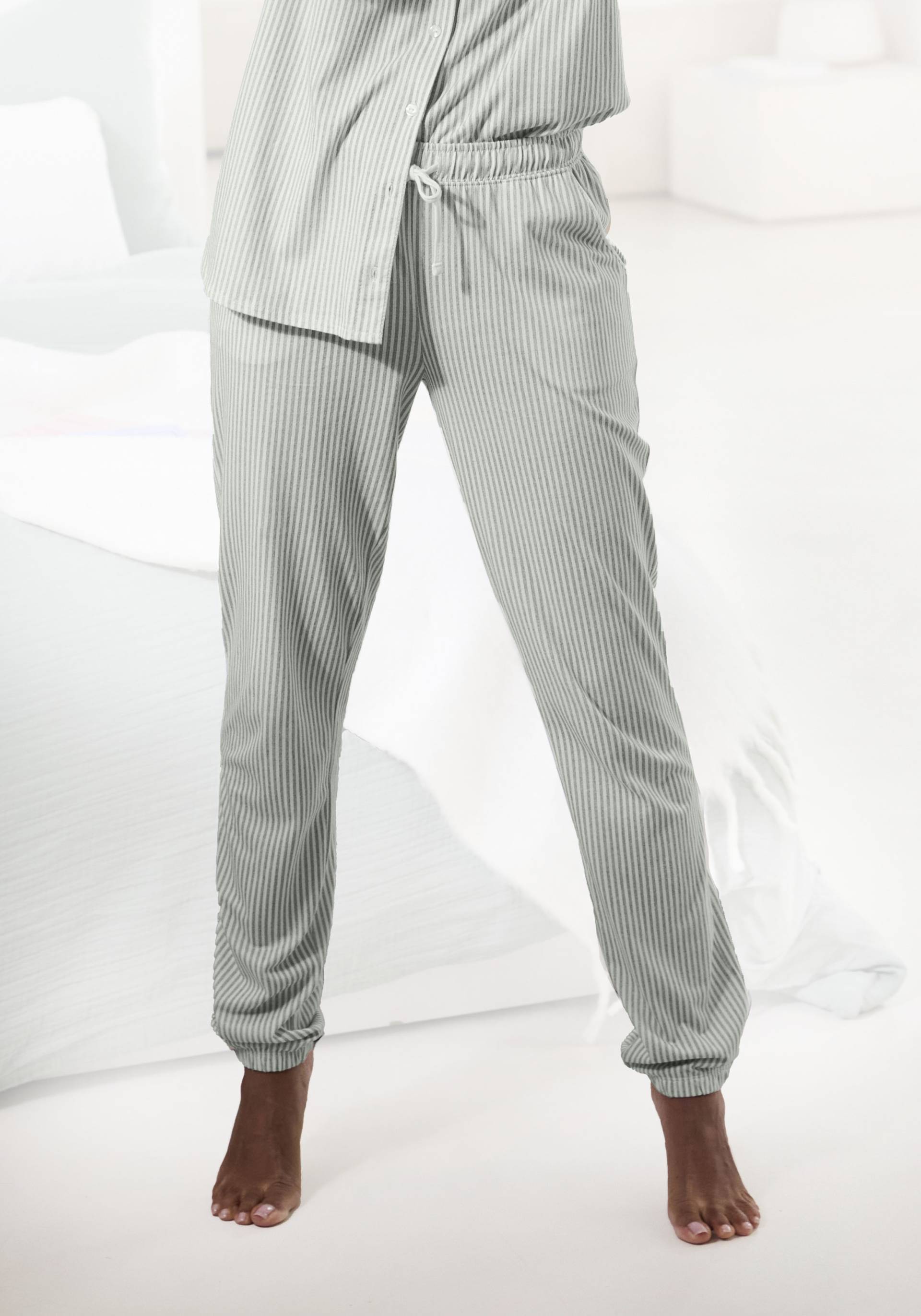 s.Oliver Pyjamahose, mit seitlichen Eingrifftaschen s.Oliver Pyjamahose, mit seitlichen Eingrifftaschen von s.Oliver