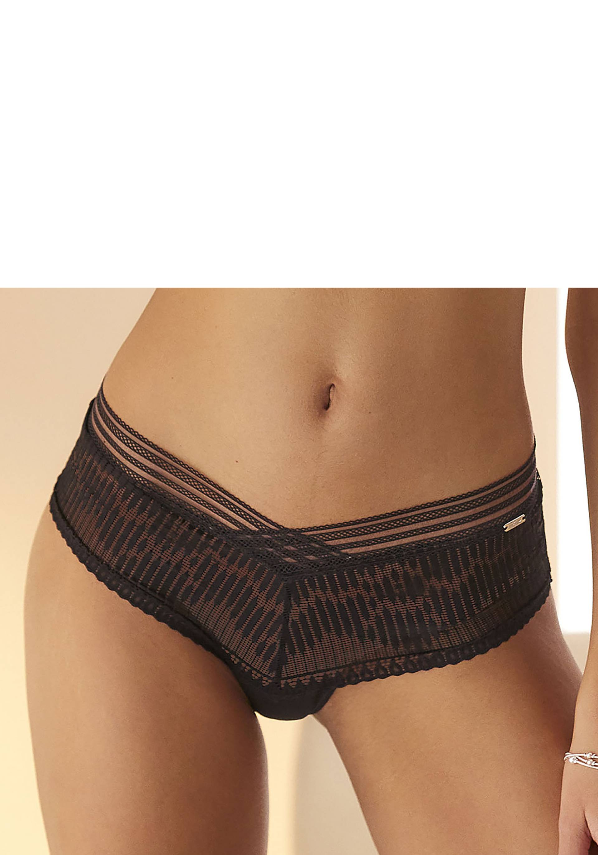 s.Oliver Stringpanty, aus modischer, dezent transparenter Spitze von s.Oliver