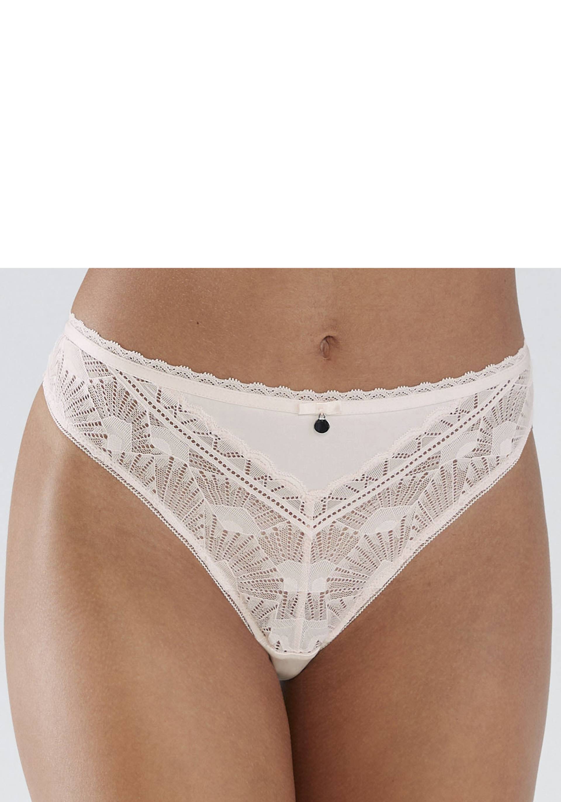 s.Oliver Stringpanty »Adèle«, aus blickdicht unterlegter, graphischer Spitze s.Oliver Stringpanty »Adèle«, aus blickdicht unterlegter, graphischer Spitze von s.Oliver