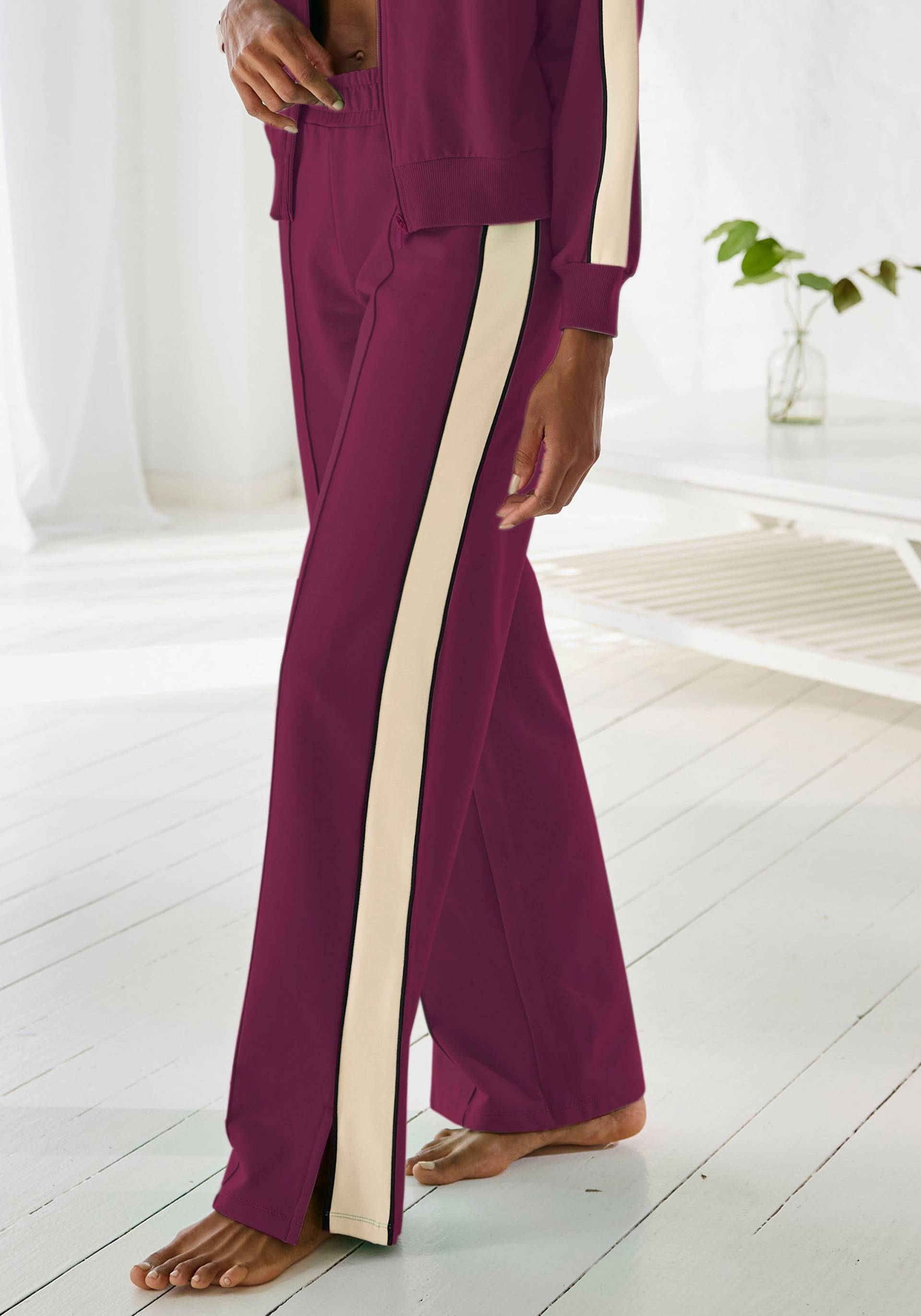 s.Oliver Sweathose »Loungehose - Relaxhose - Homewearhose«, mit Kontraststreifen und Pipings, Loungewear von s.Oliver