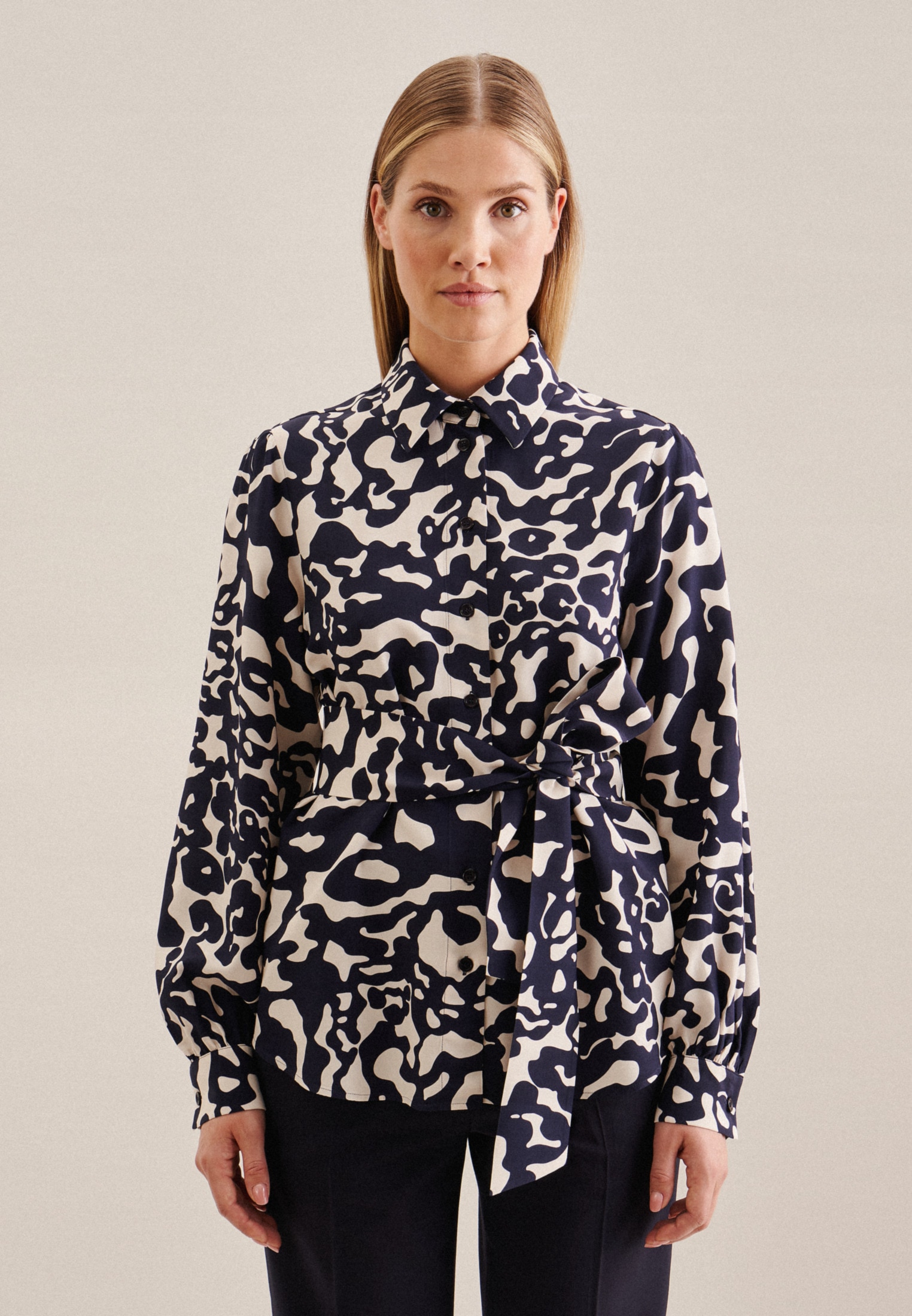 seidensticker Hemdbluse »Schwarze Rose«, Langarm Kragen Animal seidensticker Hemdbluse »Schwarze Rose«, Langarm Kragen Animal von seidensticker