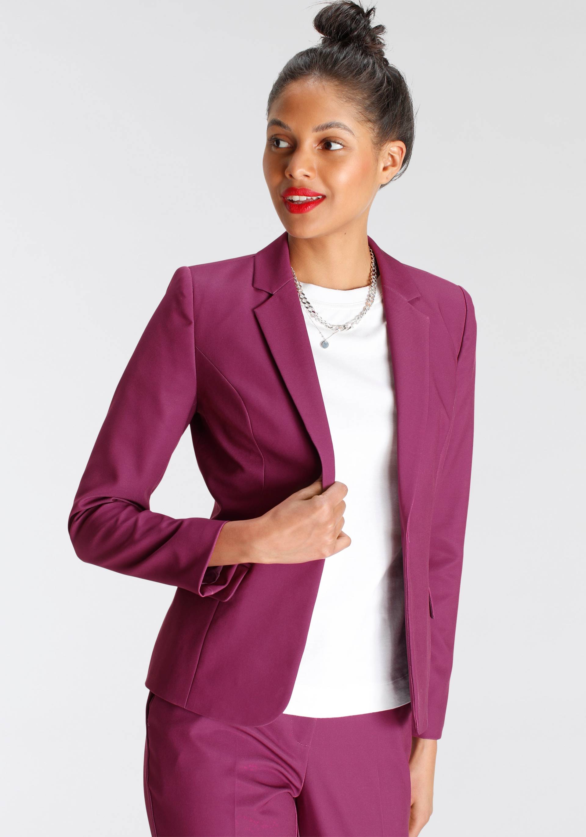 Tamaris Kurzblazer, in Trendfarben Tamaris Kurzblazer, in Trendfarben von tamaris