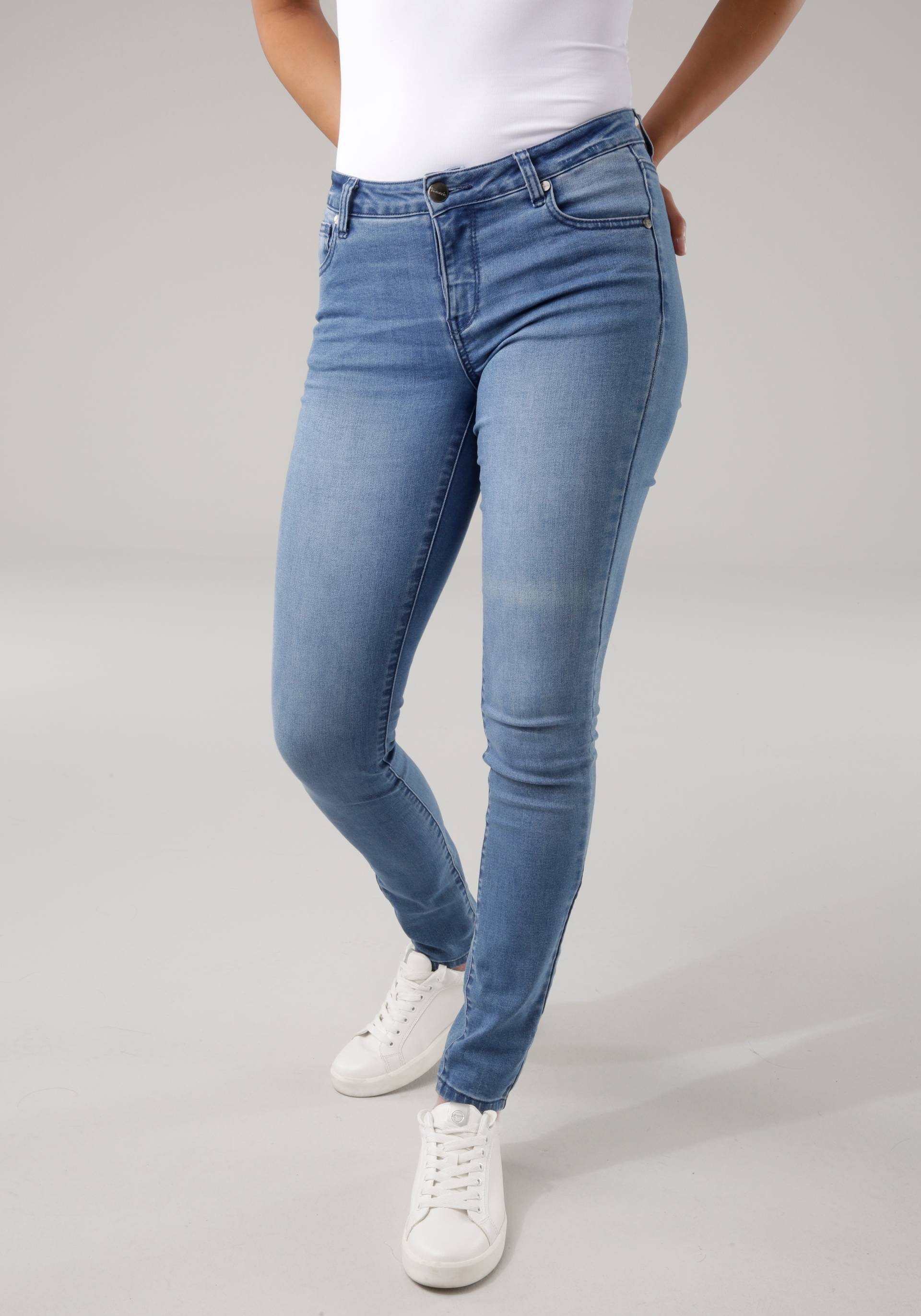 Tamaris Skinny-fit-Jeans, schmale Beinform, normale Leibhöhe, 5-Pocket-Form, Used-Waschung Tamaris Skinny-fit-Jeans, schmale Beinform, normale Leibhöhe, 5-Pocket-Form, Used-Waschung von tamaris