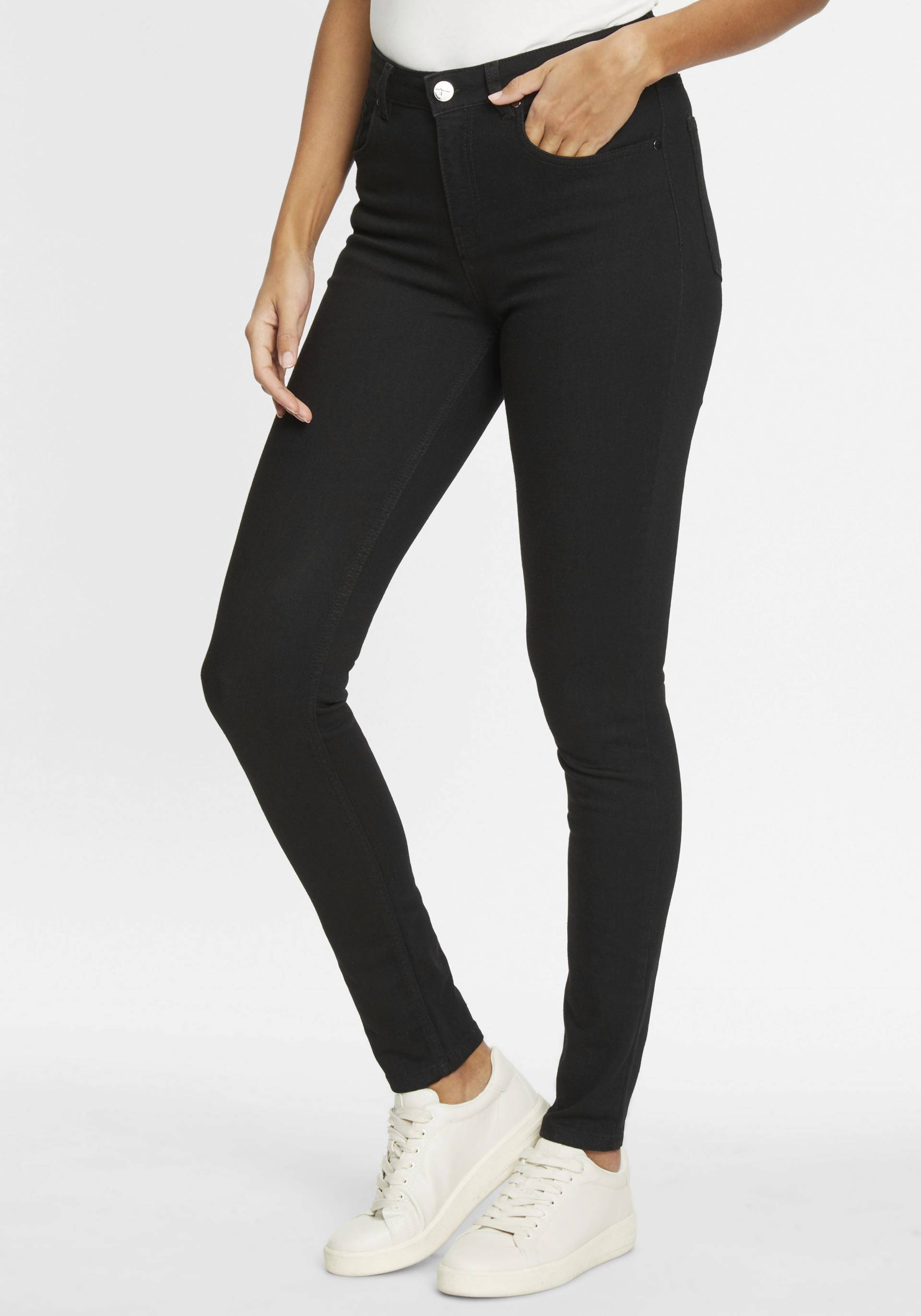 Tamaris Skinny-fit-Jeans, mit Logo-Badge - NEUE KOLLEKTION Tamaris Skinny-fit-Jeans, mit Logo-Badge - NEUE KOLLEKTION von tamaris