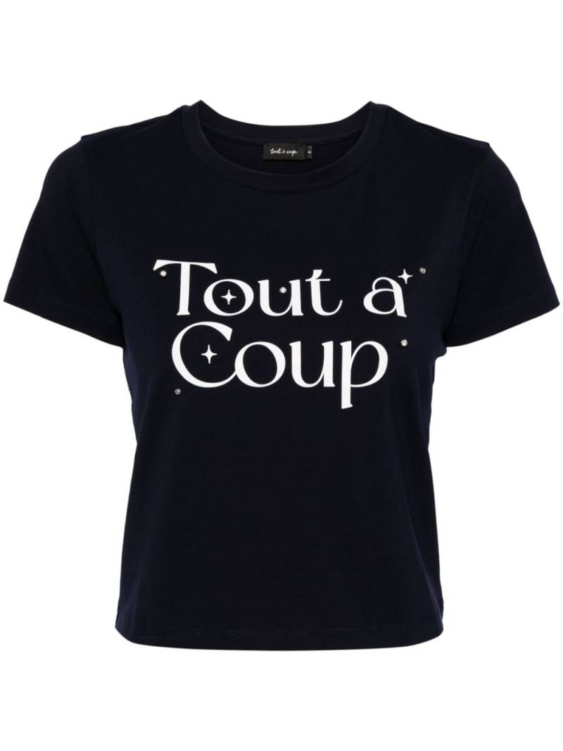 tout a coup logo-print cropped T-shirt - Blue von tout a coup