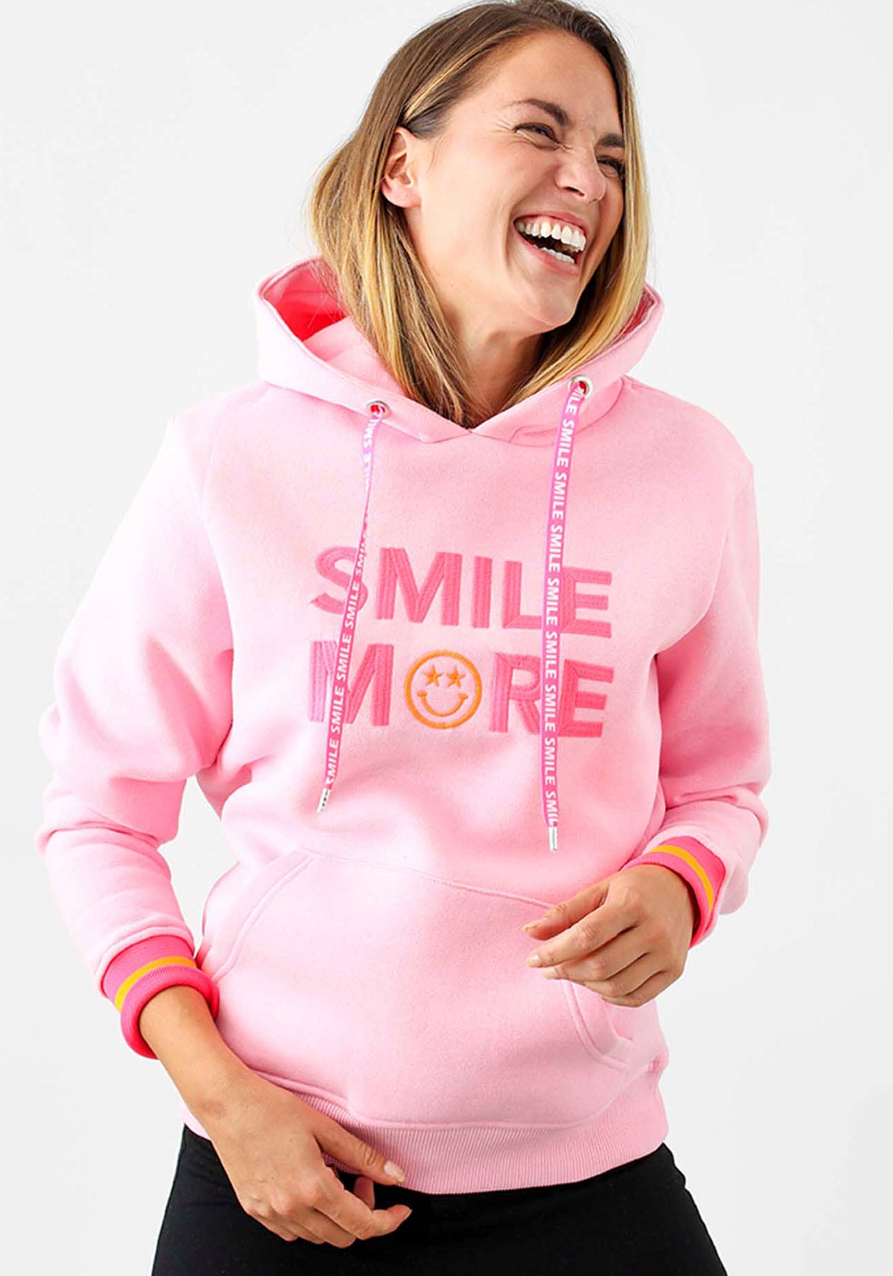 Zwillingsherz Hoodie »"Smile More"«, miz fröhlicher Stickerei und Neonbündchen von zwillingsherz