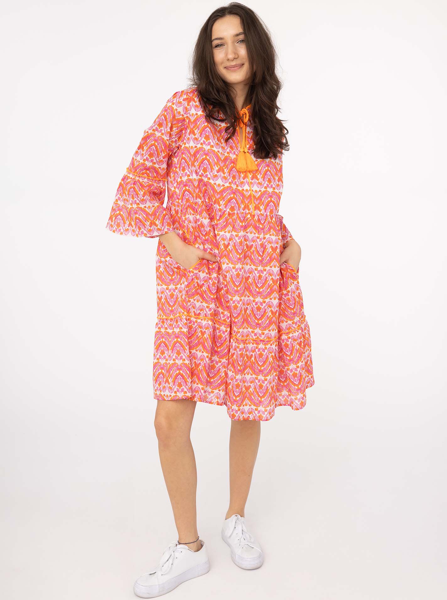 Zwillingsherz Sommerkleid »"Joyful"«, mit Tasseln, Trompeten Ärmeln und Eingriffstaschen Zwillingsherz Sommerkleid »"Joyful"«, mit Tasseln, Trompeten Ärmeln und Eingriffstaschen von zwillingsherz