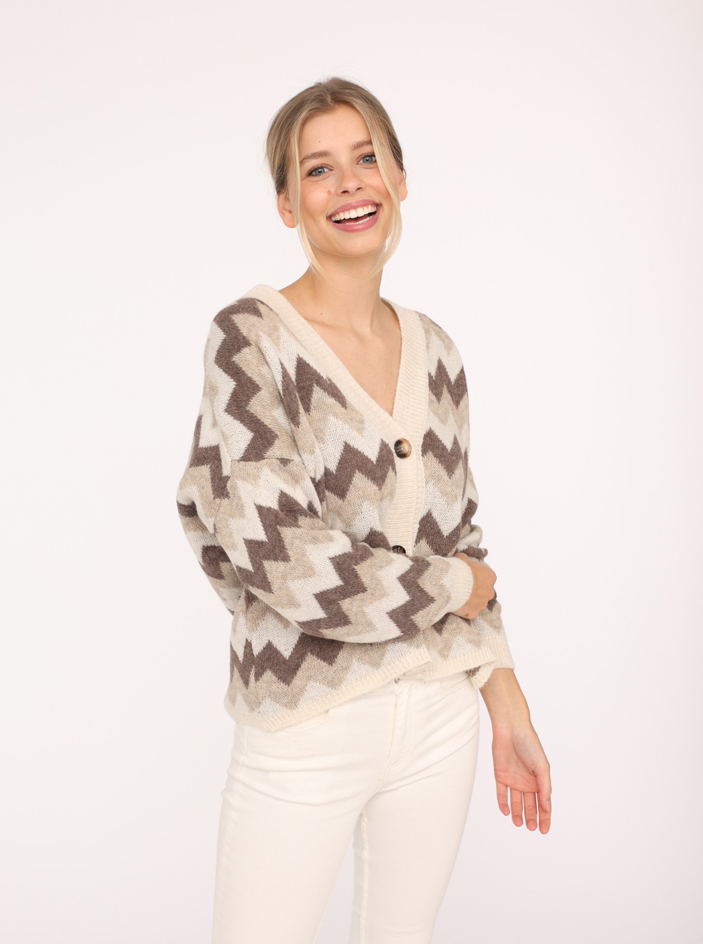 Zwillingsherz Strickjacke »"Buntes ZickZack"«, mit figurumspielendem Schnitt Zwillingsherz Strickjacke »"Buntes ZickZack"«, mit figurumspielendem Schnitt von zwillingsherz