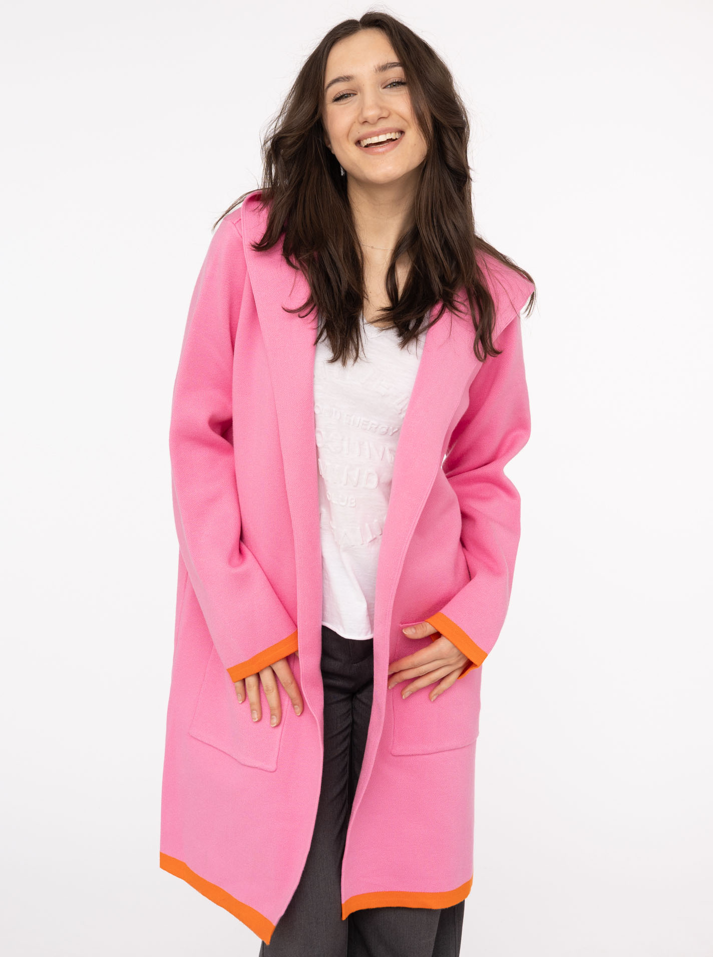 Zwillingsherz Strickjacke »"Mona"«, mit kontrastfarbenem Hingucker-Besatz Zwillingsherz Strickjacke »"Mona"«, mit kontrastfarbenem Hingucker-Besatz von zwillingsherz