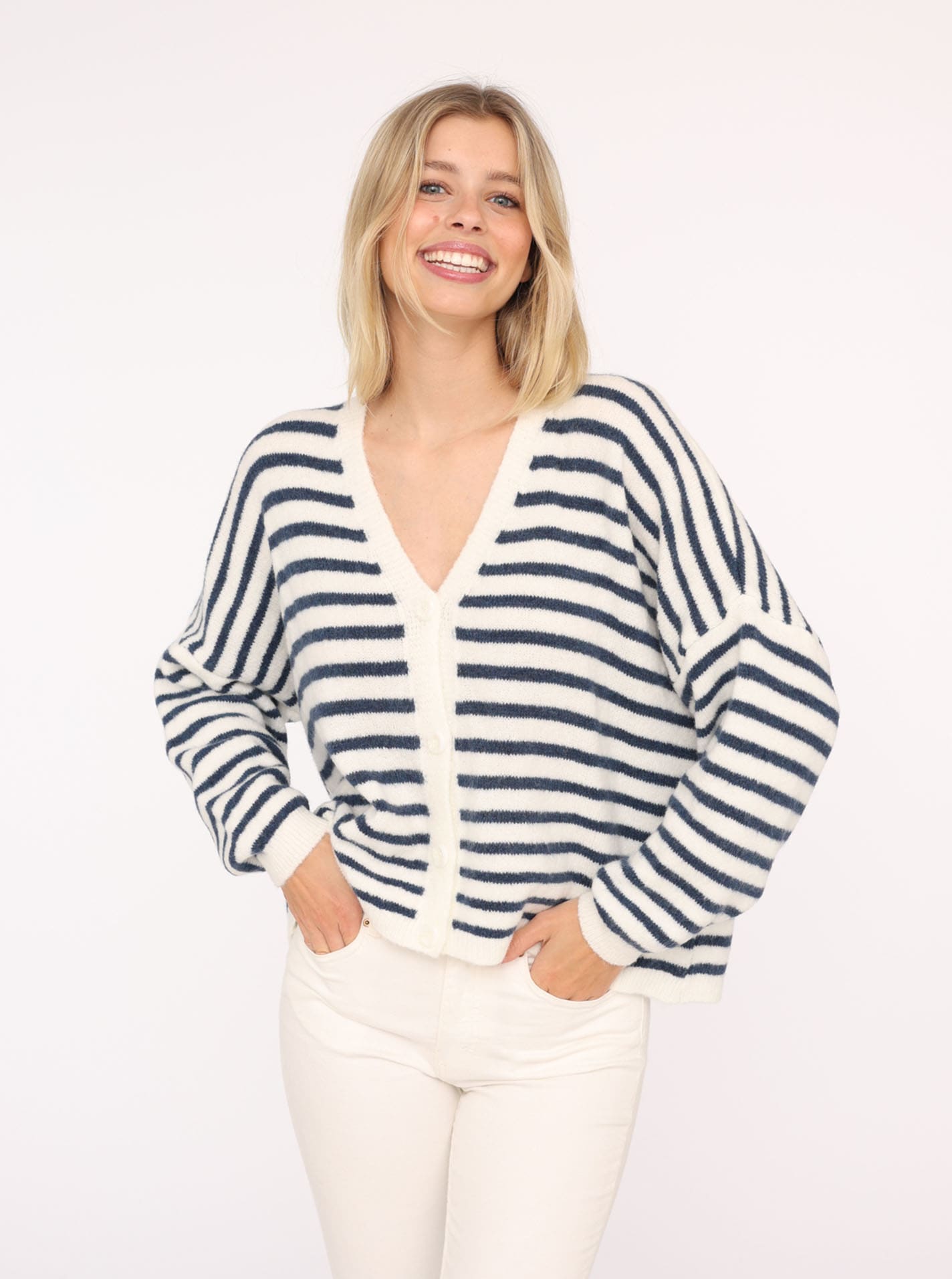 Zwillingsherz Strickjacke »"Streifen"«, mit figurumspielendem Schnitt, One Size Zwillingsherz Strickjacke »"Streifen"«, mit figurumspielendem Schnitt, One Size von zwillingsherz