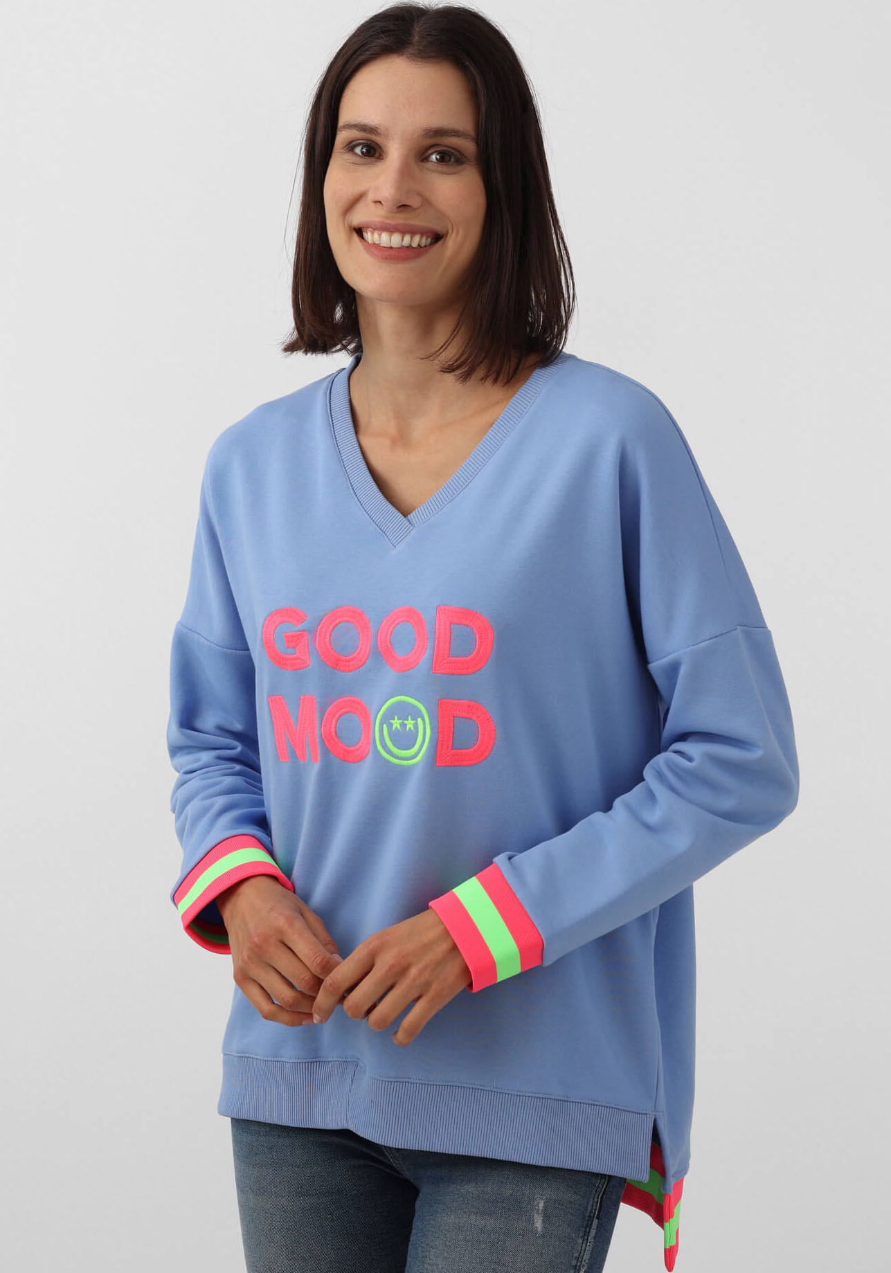 Zwillingsherz Sweatshirt »Dana«, mit "Good Mood"-Schriftzug und neonfarbenen Bündchen Zwillingsherz Sweatshirt »Dana«, mit "Good Mood"-Schriftzug und neonfarbenen Bündchen von zwillingsherz