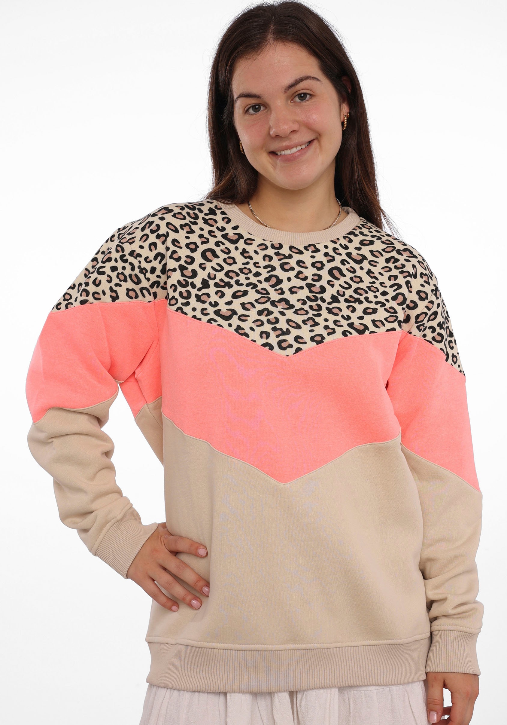 Zwillingsherz Sweatshirt »Konny«, mit Leo-Muster und pinkem Streifen Zwillingsherz Sweatshirt »Konny«, mit Leo-Muster und pinkem Streifen von zwillingsherz