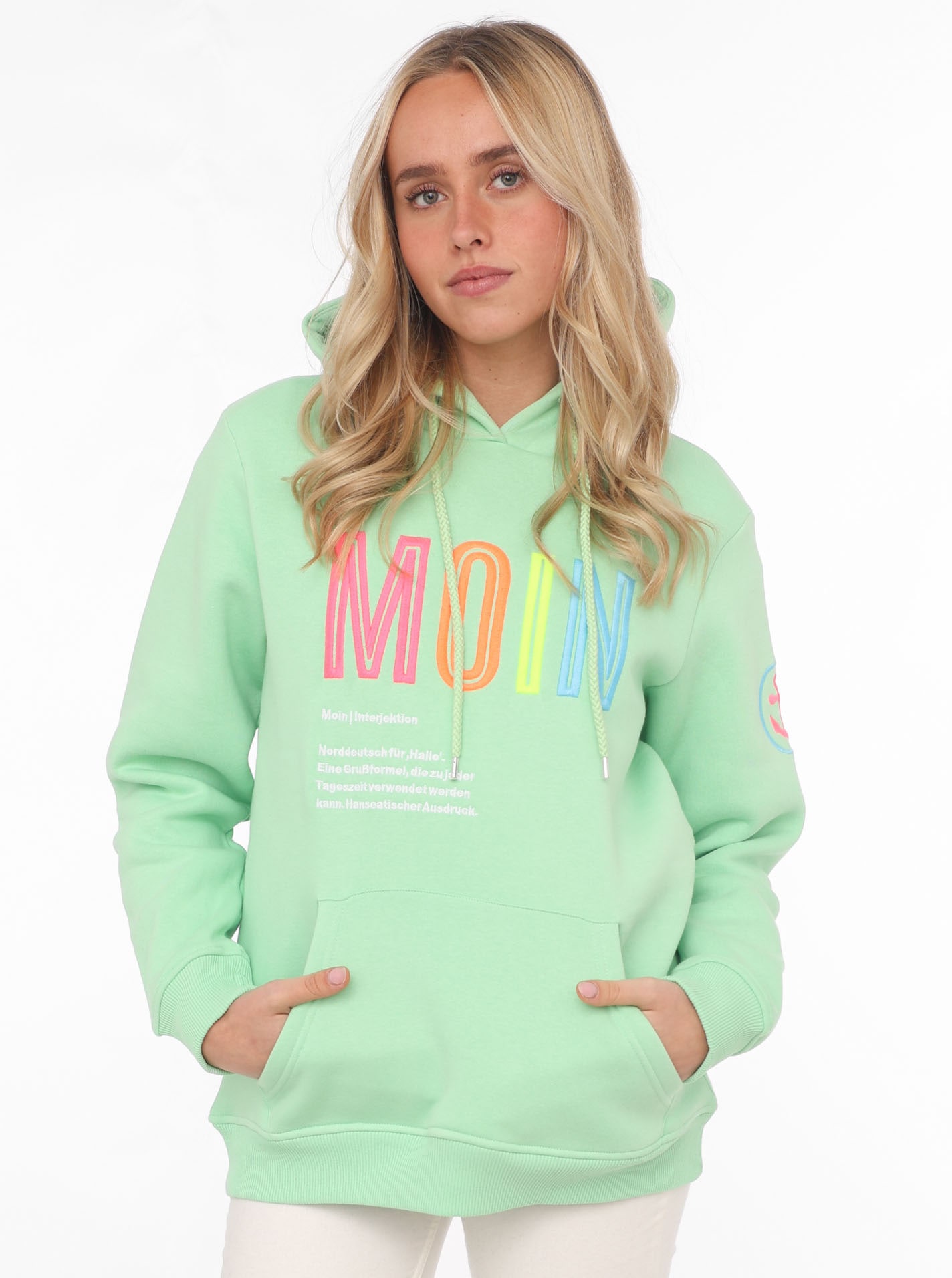 Zwillingsherz Sweatshirt, mit aufgesticktem „Moin“-Schriftzug in Neonfarben von zwillingsherz